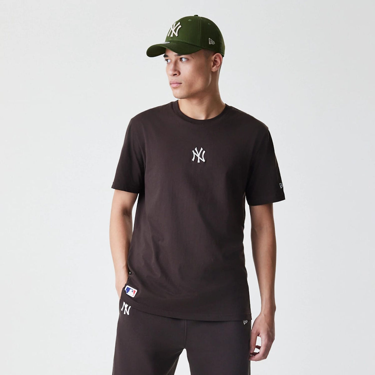 New York Yankees MLB Midi League Essential Dark Brown Oversized T-Shirt-clouthin