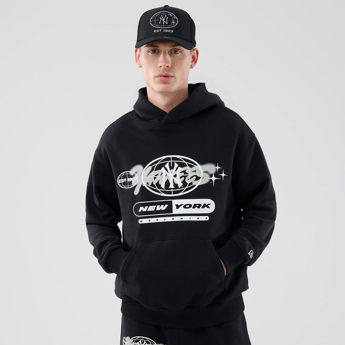 New York Yankees MLB Logo Graphic Black Oversized Pullover Hoodie-clouthin