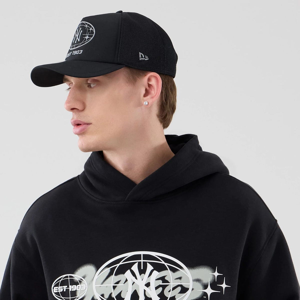 New York Yankees MLB Logo Graphic Black Oversized Pullover Hoodie-clouthin