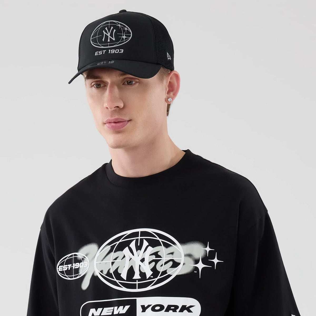 New York Yankees MLB Logo Graphic Black Oversized T-Shirt-clouthin