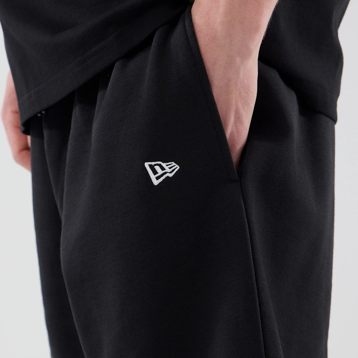 New York Yankees MLB Logo Graphic Black Oversized Shorts-clouthin