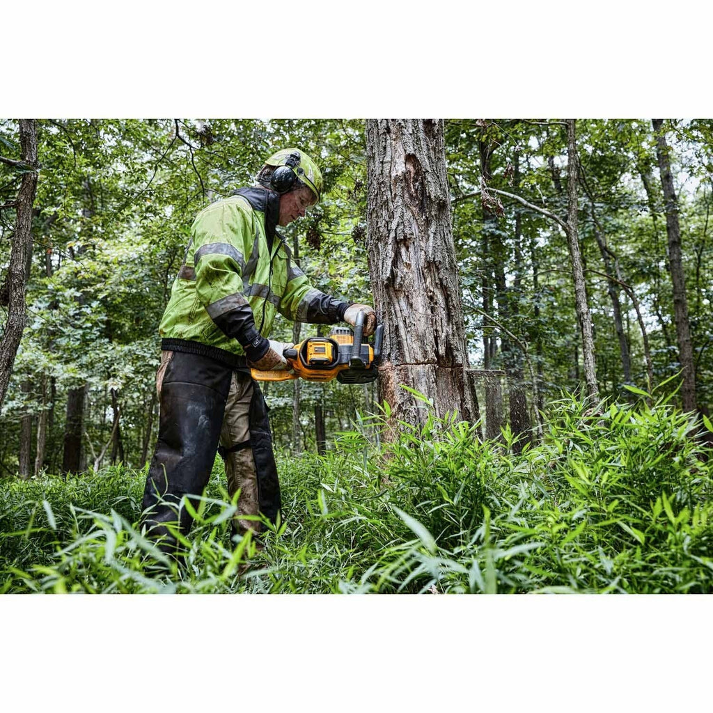 DeWalt DCCS677Z1 60V MAX* Brushless Cordless 20 in. 5.0Ah Chainsaw Kit
