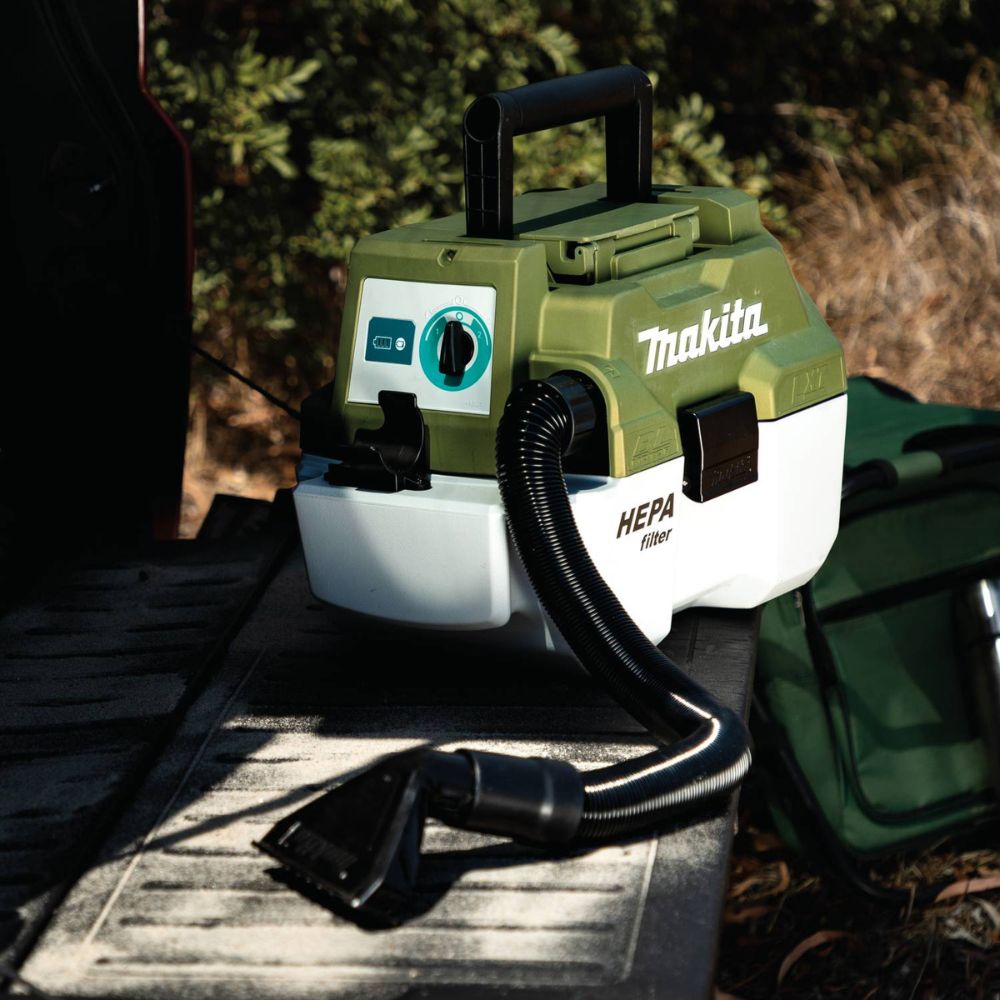 Makita ADCV11T Outdoor Adventure 18V LXT Brushless Wet/Dry Vacuum Kit (5.0Ah)