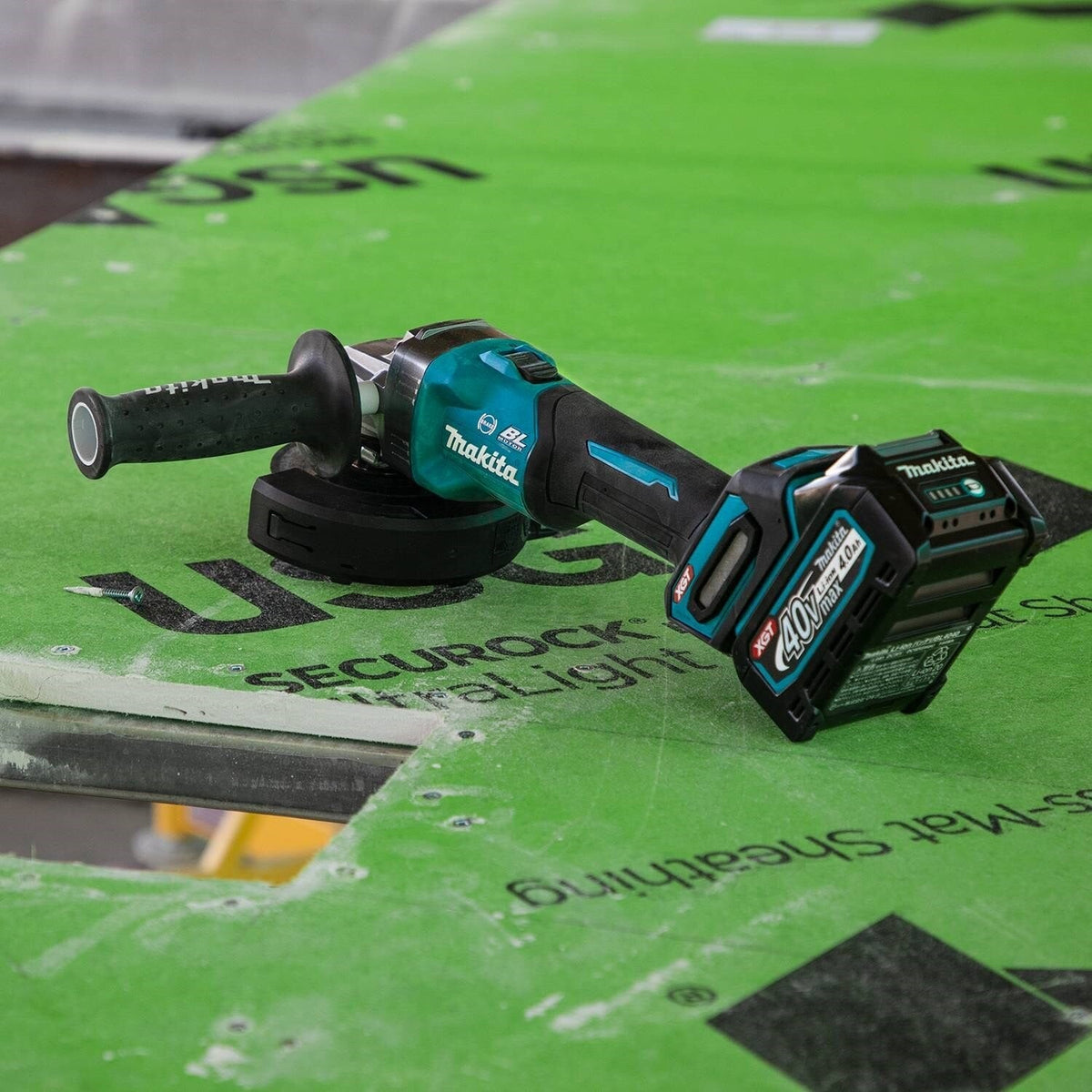 Makita GAG01M1 40V max XGT® 4-1/2” / 5" Angle Grinder Kit
