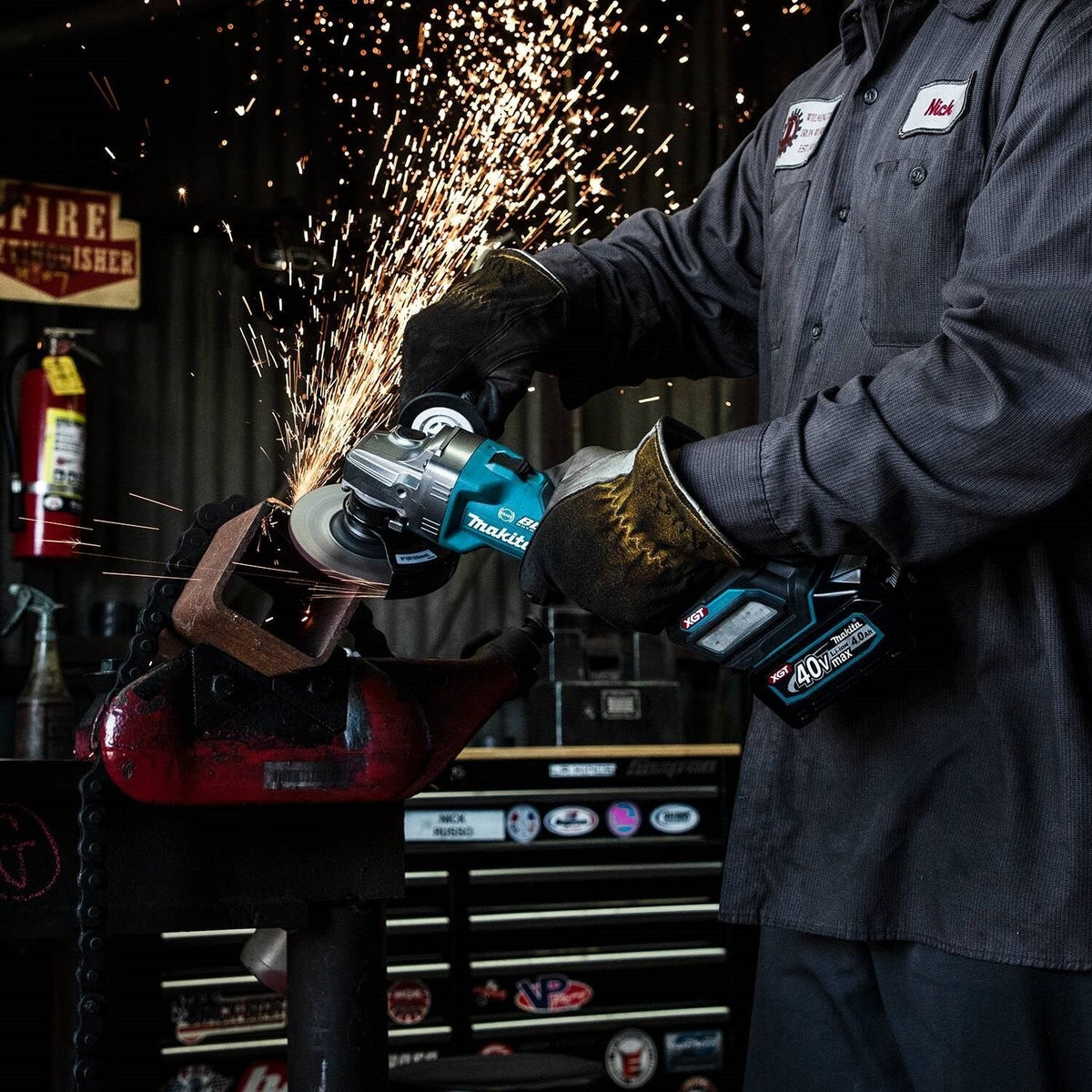 Makita GAG01M1 40V max XGT® 4-1/2” / 5" Angle Grinder Kit
