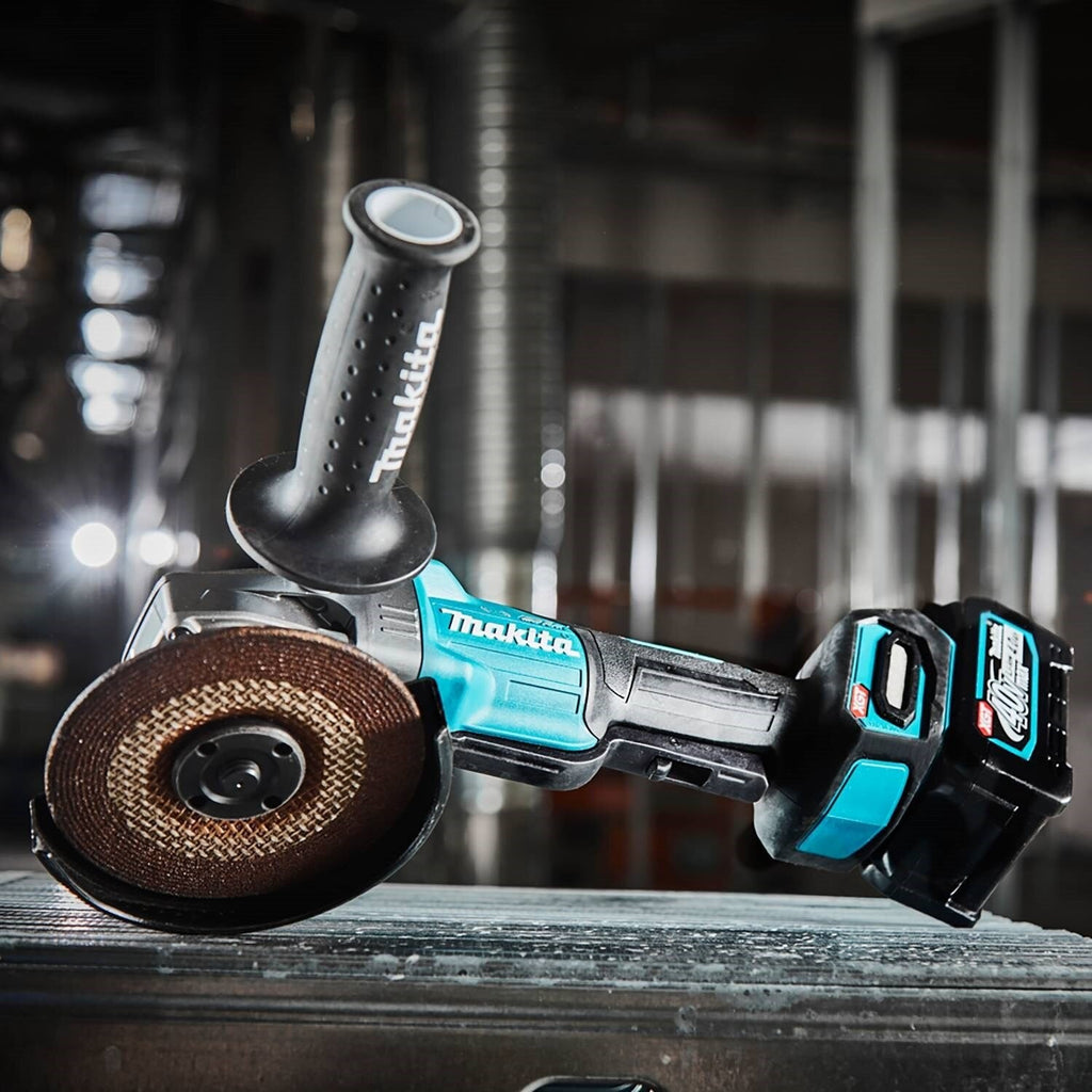 Makita GAG03M1 40V max XGT® 4-1/2” / 5" Paddle Switch Angle Grinder Kit