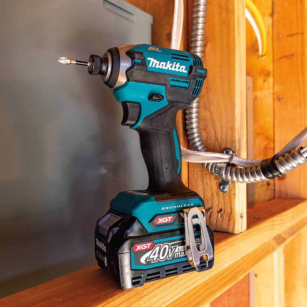 Makita GDT02D 40V max XGT Brushless Cordless 4-Speed Impact Driver Kit (2.5Ah)