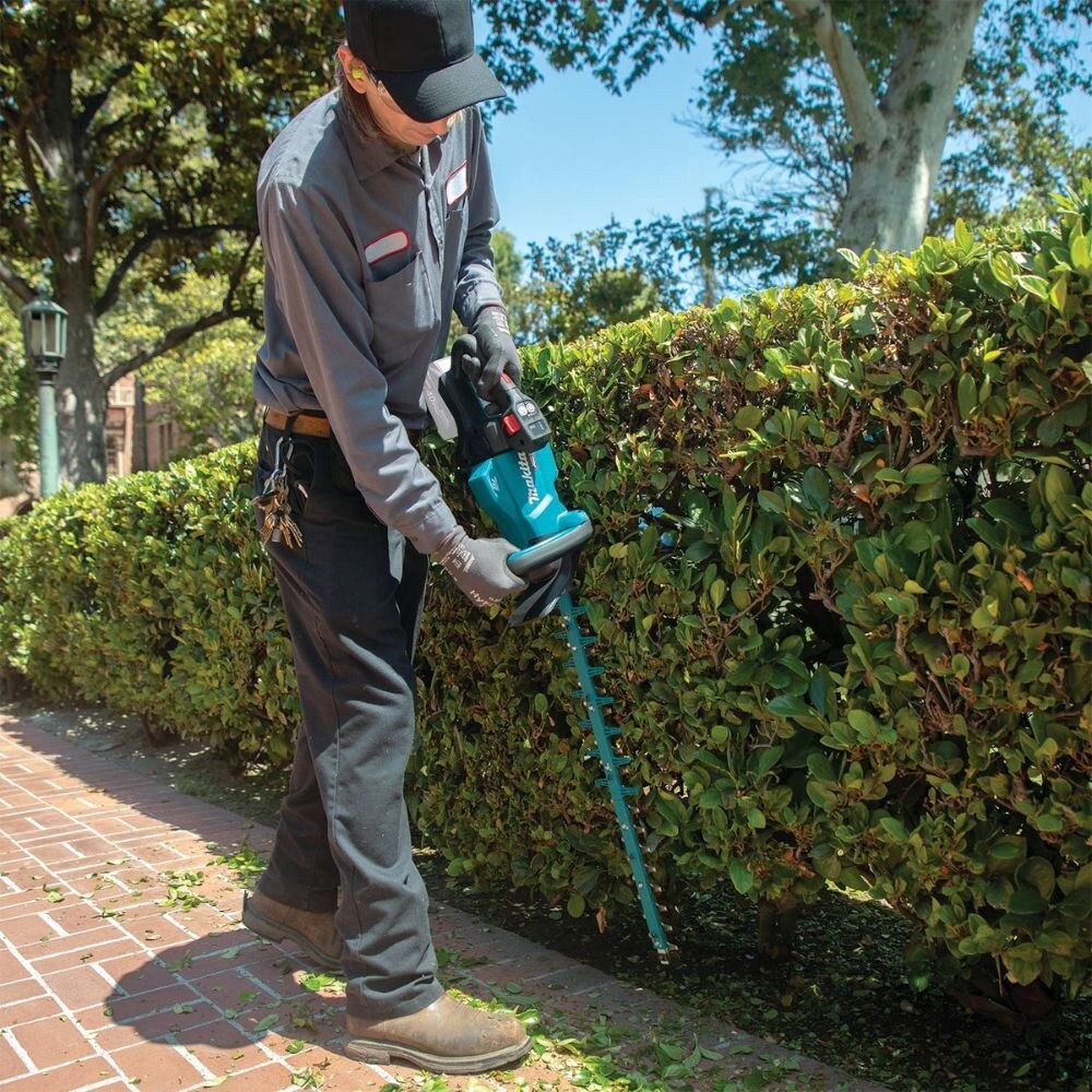 Makita GHU03Z 40V max XGT Brushless Cordless 30" Hedge Trimmer (Tool Only)