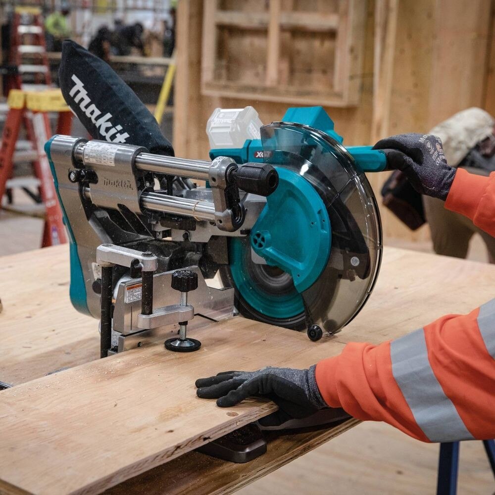 Makita GSL03Z 40V max XGT Brushless Cordless 10" Dual-Bevel Sliding Compound Miter Saw, AWS Capable (Tool Only)