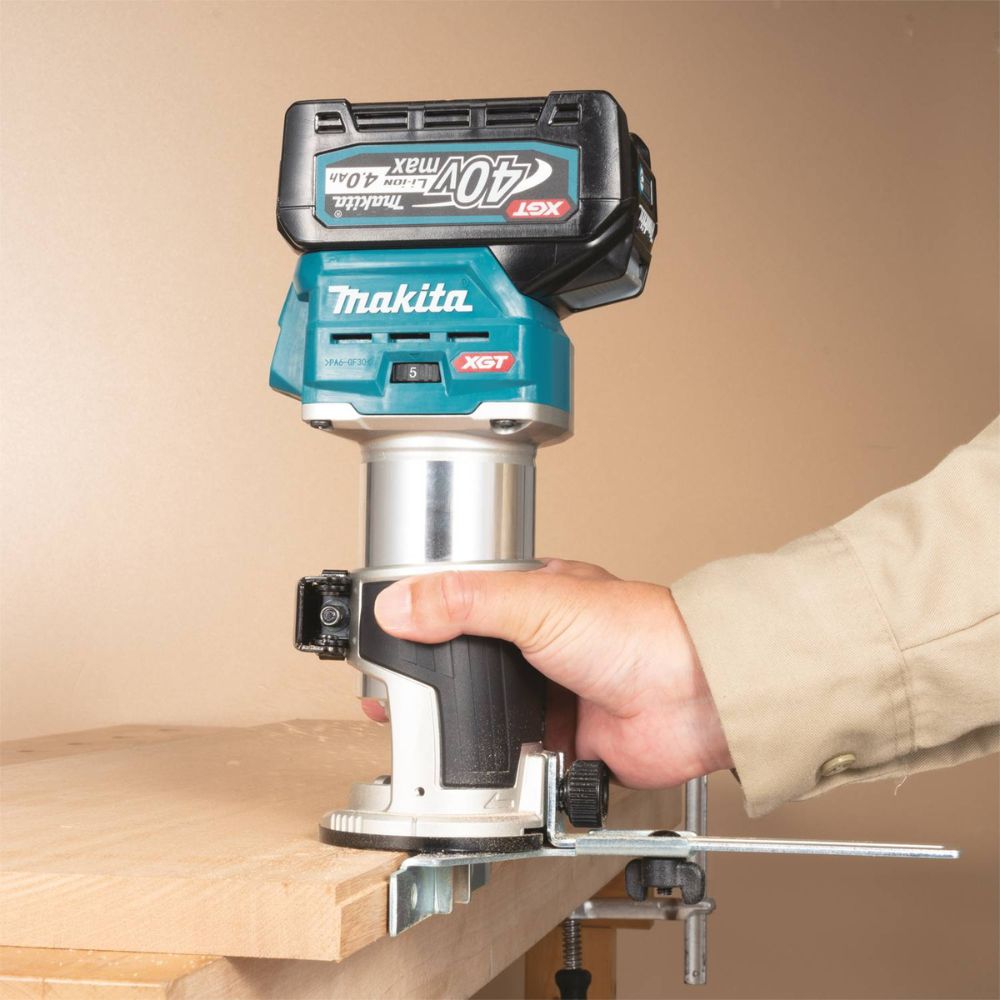 Makita GTR01D1 40V max XGT Brushless Cordless Compact Router Kit (2.5Ah)
