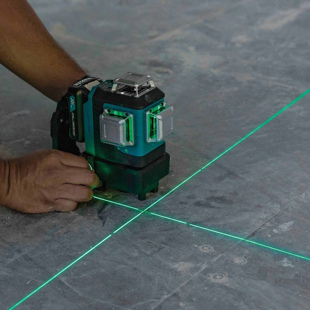 Makita SK700GDNAJ 12V max CXT Self-Leveling 360° 3-Plane Green Laser Kit