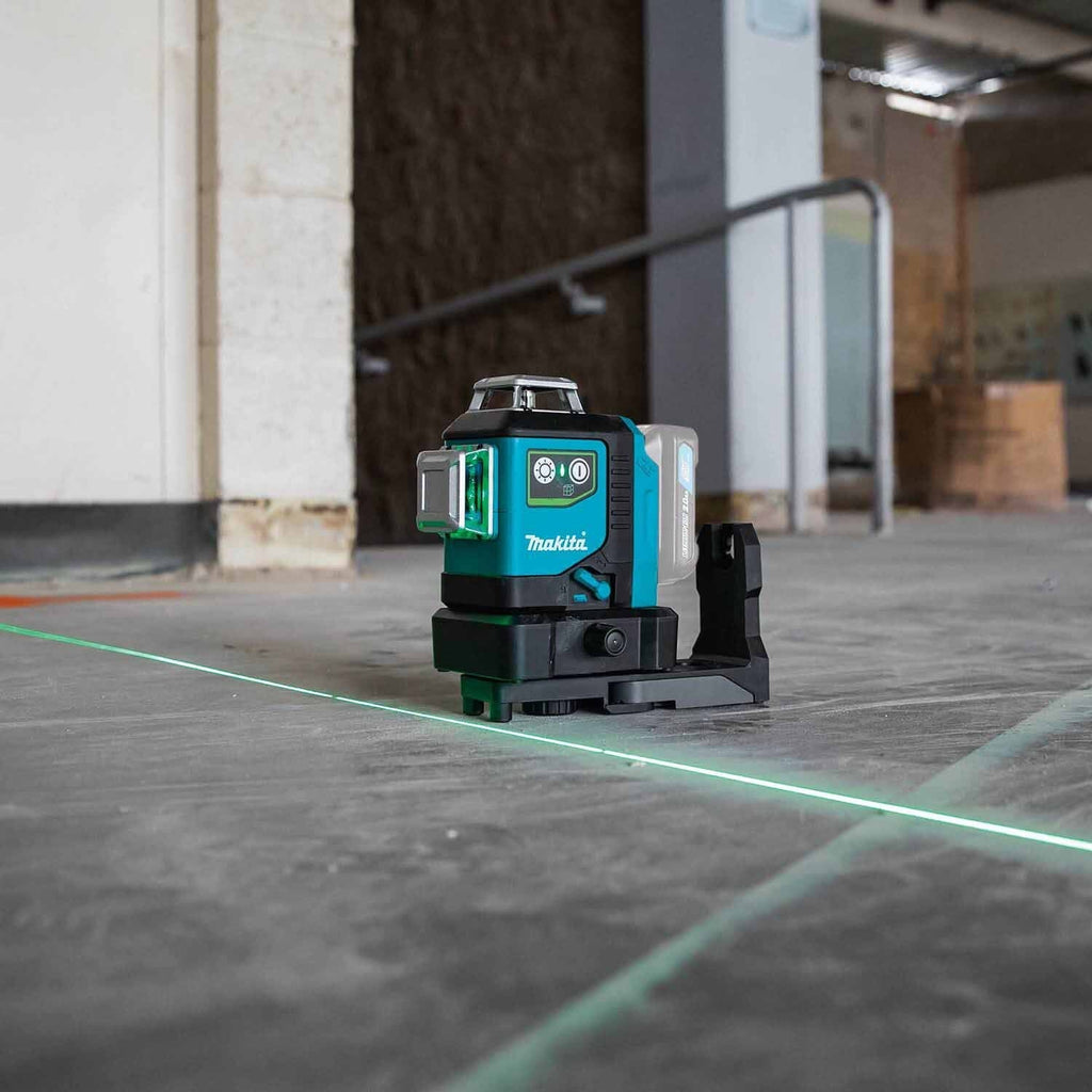 Makita SK700GD 12V max CXT Self-Leveling 360° 3-Plane Green Laser