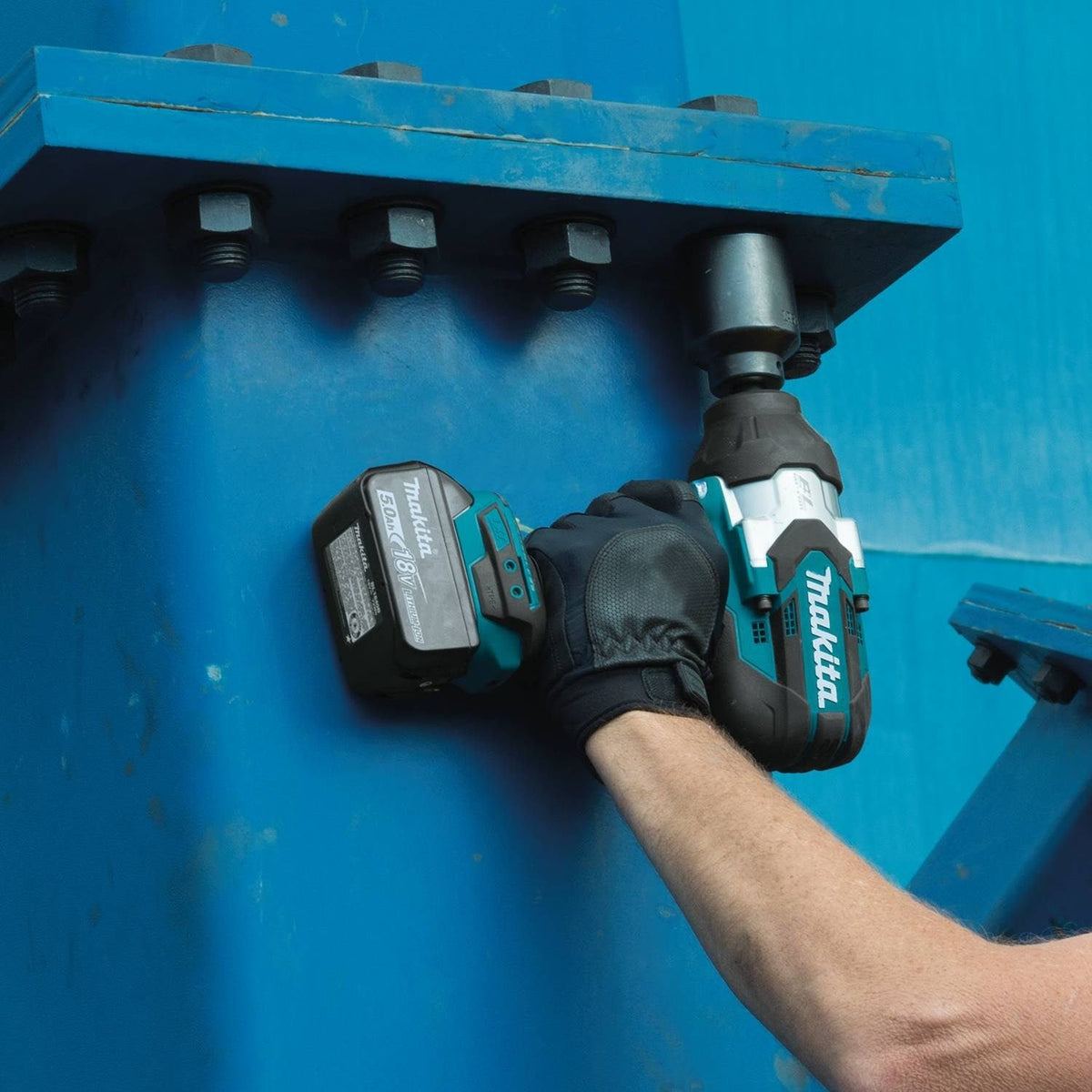 Makita XWT08T 18V LXT Li-Ion Brushless Cordless High Torque 1/2" Square Impact Wrench Kit, 5.0 Ah