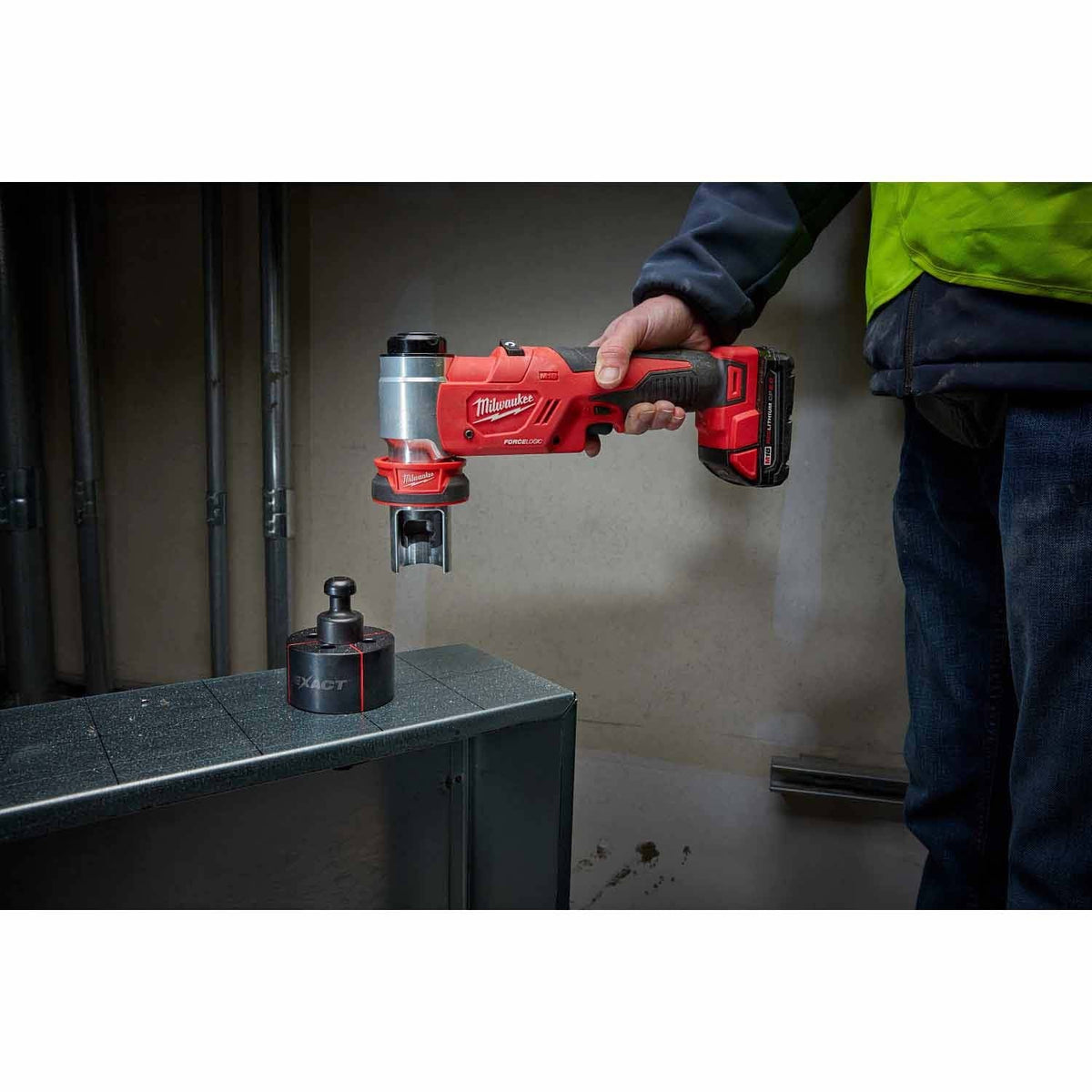 Milwaukee 2677-02 M18 FORCE LOGIC 6T Knockout Tool 1/2" - 2"