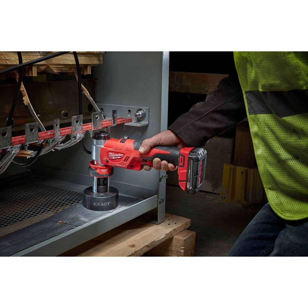 Milwaukee 2677-02 M18 FORCE LOGIC 6T Knockout Tool 1/2" - 2"
